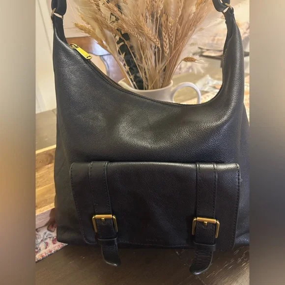 🔑 Fossil Black Leather Hobo Bag with Gold Buckles - Picture 2 of 8